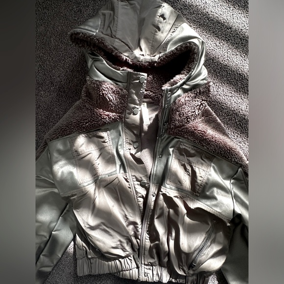 ALO yoga jacket - Picture 1 of 4